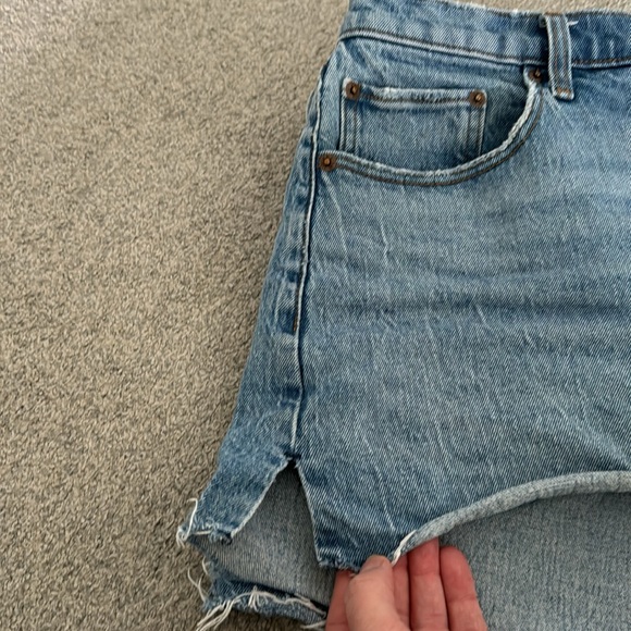 Abercrombie and Fitch High-Rise Mom Shorts, Curve Love, Medium Wash - Picture 3 of 4